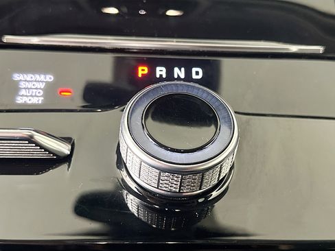 Used 2023 Jeep Grand Cherokee L Limited AWD/4WD image 25