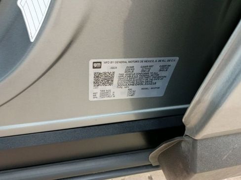 Used 2025 Chevrolet Equinox LT image 3