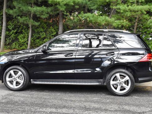 Used 2017 Mercedes-Benz GLE 350 w/ Premium 1 Package image 4