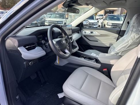 New 2026 Ford Explorer Active w/ Active Comfort Package image 9