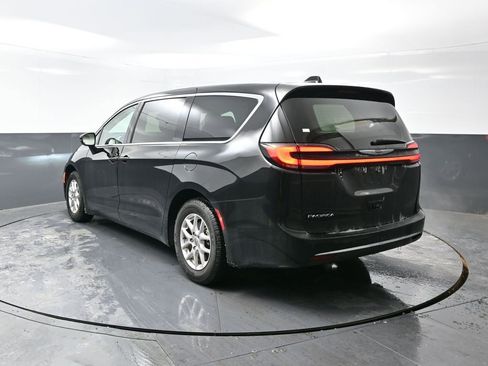 Used 2024 Chrysler Pacifica Touring-L image 12