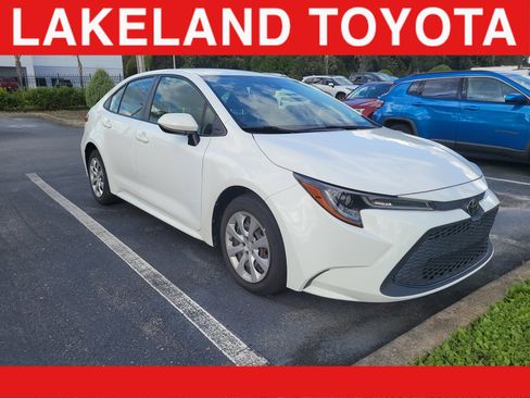 Certified 2021 Toyota Corolla LE image 1