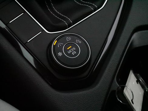 Certified 2025 Volkswagen Taos S AWD/4WD image 28