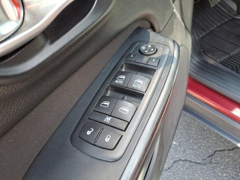 Used 2016 Jeep Cherokee Latitude w/ Comfort/Convenience Group FWD image 8