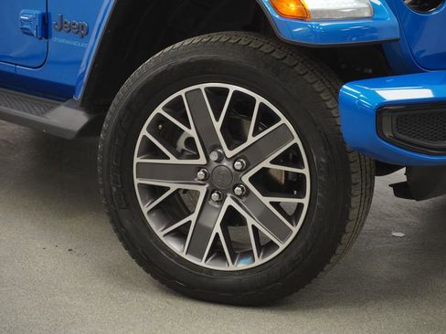 Used 2023 Jeep Wrangler Unlimited Sahara AWD/4WD image 4