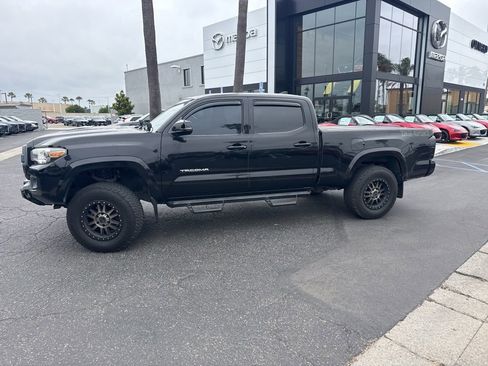 Used 2017 Toyota Tacoma TRD Sport RWD image 6