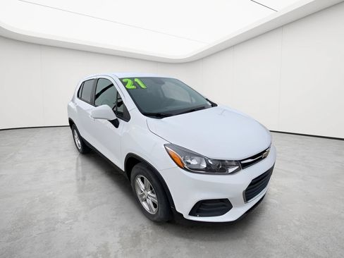Used 2021 Chevrolet Trax LS w/ Tint and Cruise Package FWD image 5