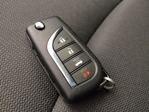 Used 2022 Toyota Corolla LE w/ Carpet Mat Package (TMS) FWD image 32