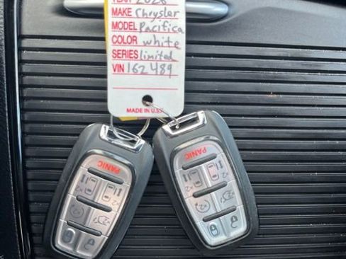 Used 2026 Chrysler Pacifica Limited w/ S Appearance Package FWD image 53