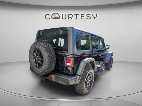 Used 2024 Jeep Wrangler Unlimited AWD/4WD image 3