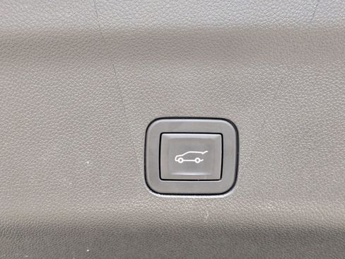 Used 2025 Chevrolet Suburban Z71 AWD/4WD image 27
