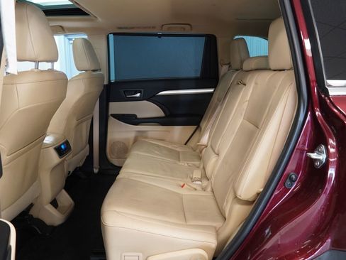 Used 2015 Toyota Highlander XLE image 27