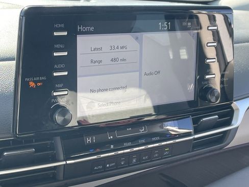 Used 2024 Toyota Sienna LE image 6