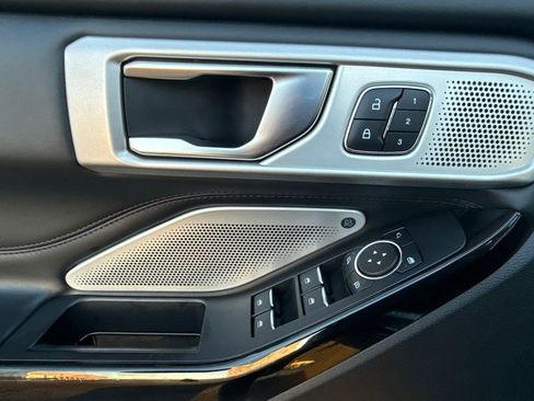 Used 2021 Ford Explorer Platinum w/ Equipment Group 601A image 22