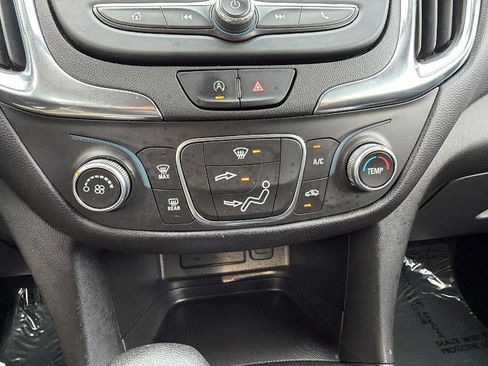 Used 2022 Chevrolet Equinox LT FWD image 28