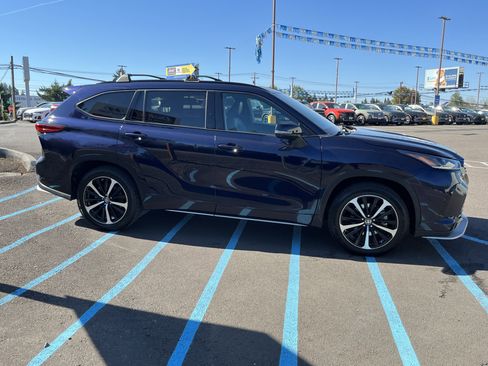 Used 2022 Toyota Highlander XSE image 6