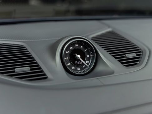 Certified 2025 Porsche Cayenne Coupe AWD/4WD image 35