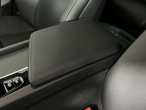 Certified 2025 Volvo XC60 B5 Core w/ Climate Package image 25