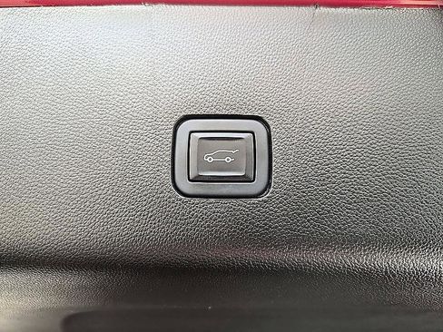 Used 2023 Chevrolet Traverse RS AWD/4WD image 32