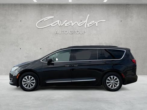 Used 2017 Chrysler Pacifica Touring-L image 5