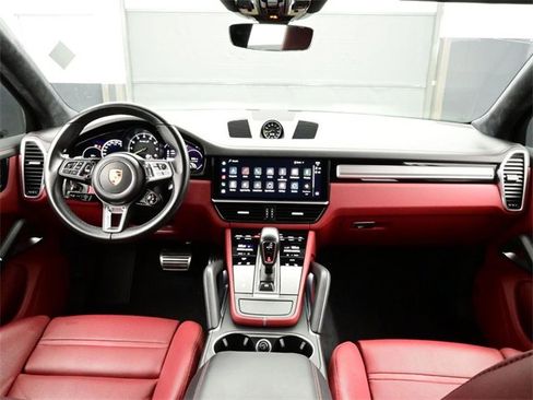 Used 2022 Porsche Cayenne Turbo S image 20