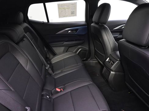 Used 2025 Chevrolet Equinox EV LT w/ Convenience Package image 18