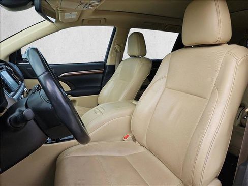 Used 2018 Toyota Highlander Limited Platinum AWD/4WD image 17