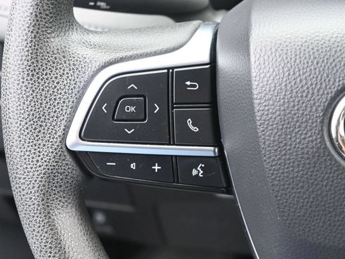 Used 2020 Toyota Highlander L AWD/4WD image 18