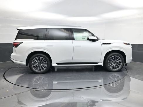 New 2026 INFINITI QX80 Luxe RWD image 2