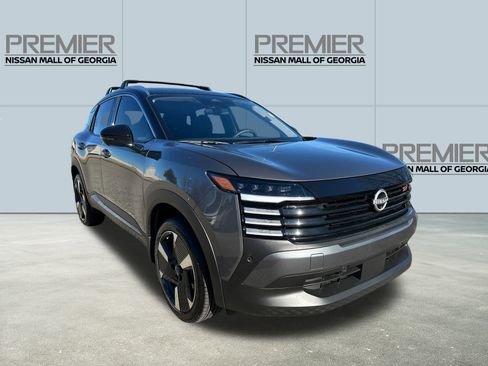 Used 2025 Nissan Kicks SR image 3