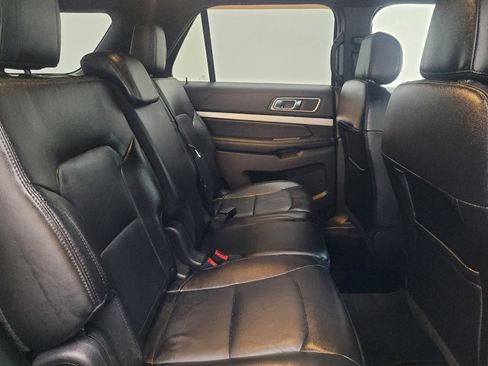 Used 2016 Ford Explorer XLT w/ Equipment Group 202A AWD/4WD image 19