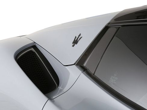 Used 2023 Maserati MC20 Spyder RWD image 10