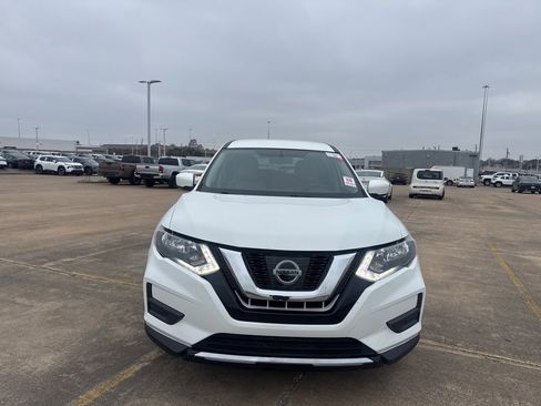 Used 2017 Nissan Rogue S image 3