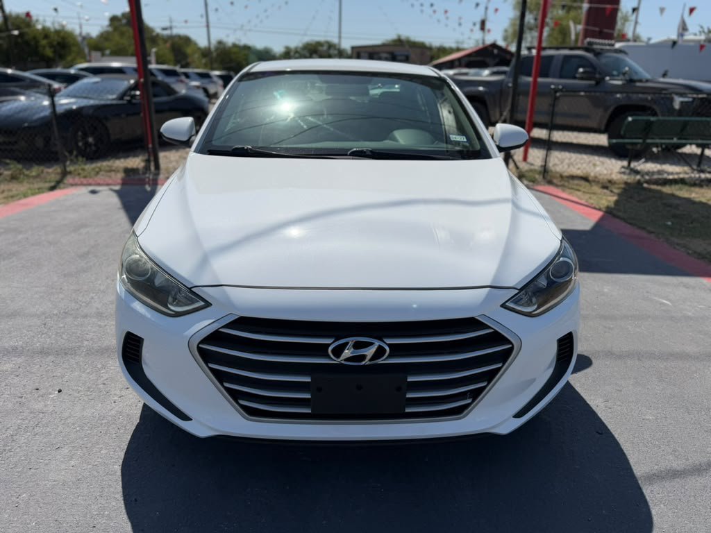 Used 2017 Hyundai Elantra SE FWD image 2