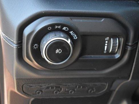 Used 2026 Jeep Wrangler Unlimited Rubicon AWD/4WD image 25