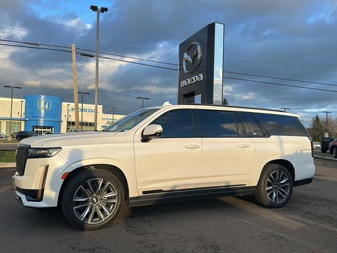 Used 2021 Cadillac Escalade ESV Sport Platinum image 2