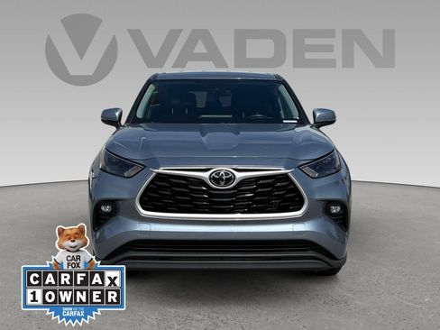 Used 2023 Toyota Highlander LE FWD image 2
