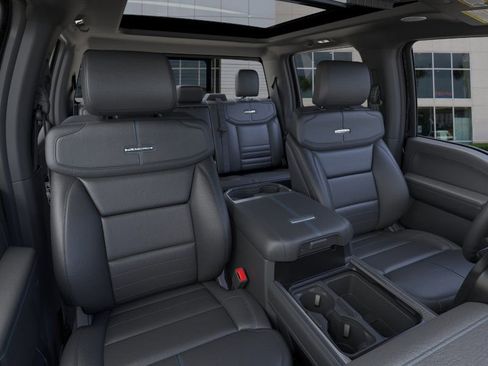 New 2026 Ford F450 Platinum w/ FX4 Off-Road Package image 10