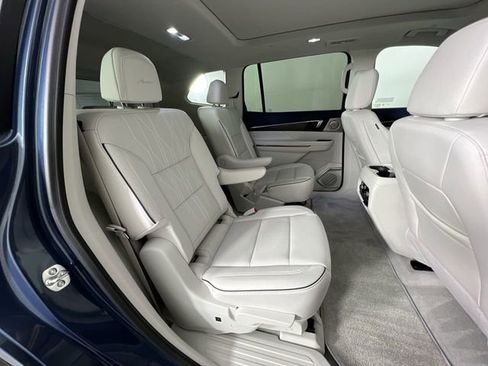 Certified 2025 Buick Enclave Avenir w/ Super Cruise Package image 28