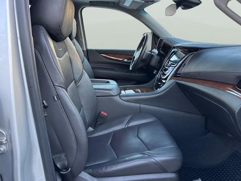 Used 2020 Cadillac Escalade ESV Luxury image 21