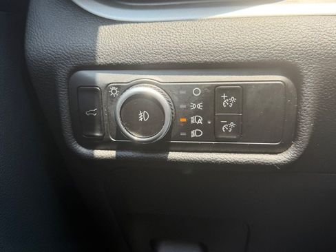 Used 2021 Ford Explorer XLT w/ Equipment Group 202A AWD/4WD image 15