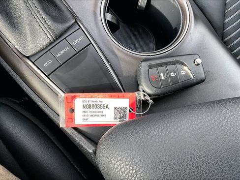 Used 2024 Toyota Camry SE image 30