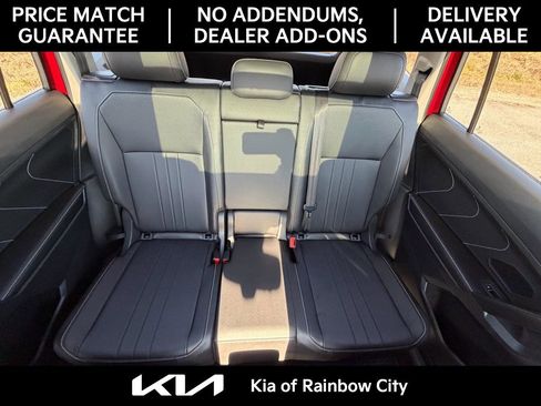 Used 2023 Volkswagen Tiguan SE w/ Panoramic Sunroof Package image 17