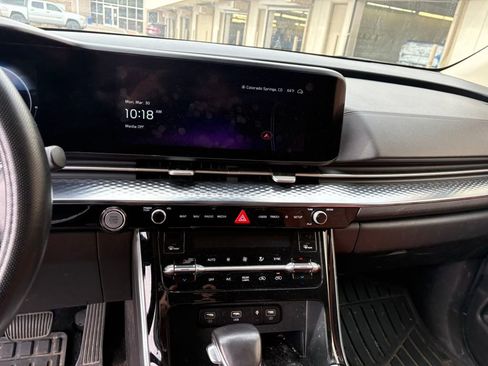 Used 2023 Kia Carnival SX Prestige image 18