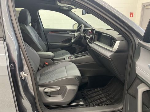 New 2026 Volkswagen Tiguan SE R-Line AWD/4WD image 40