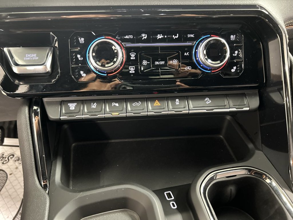 Used 2024 GMC Sierra 2500 AT4 w/ Technology Package AWD/4WD image 17