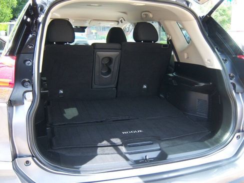 Used 2019 Nissan Rogue SV FWD image 13