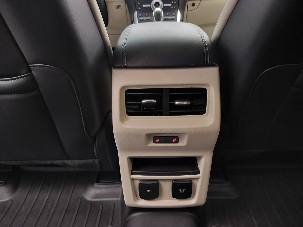 Used 2018 Ford Edge Titanium w/ Equipment Group 301A FWD image 20