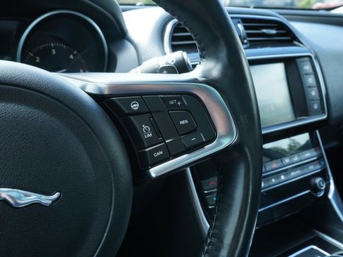 Used 2018 Jaguar XE Prestige AWD/4WD image 27