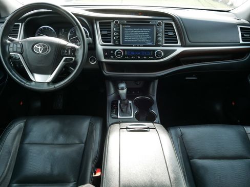 Used 2016 Toyota Highlander Limited Platinum AWD/4WD image 10
